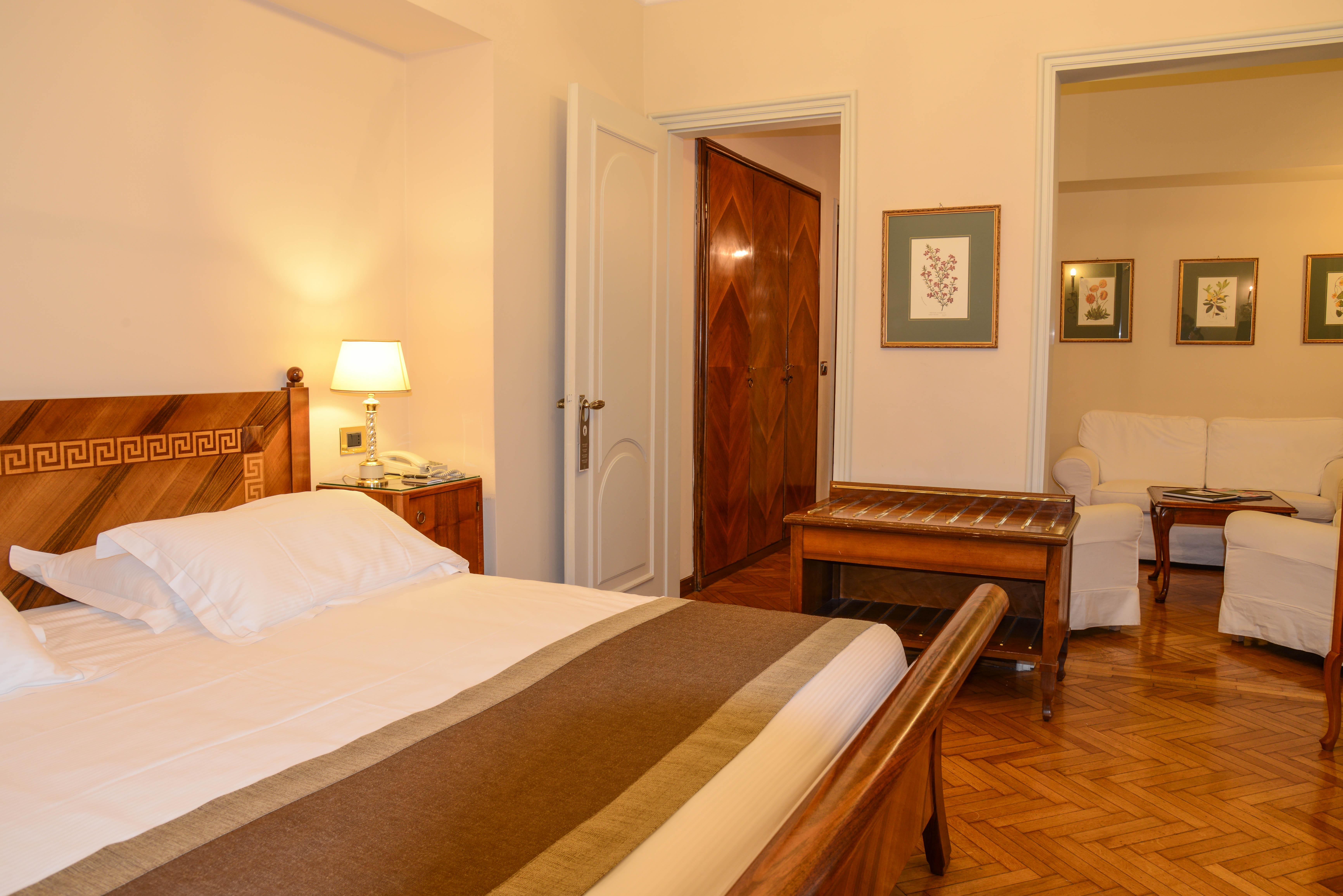 Hotel Vittoria Brescia Exterior photo A room at the hotel