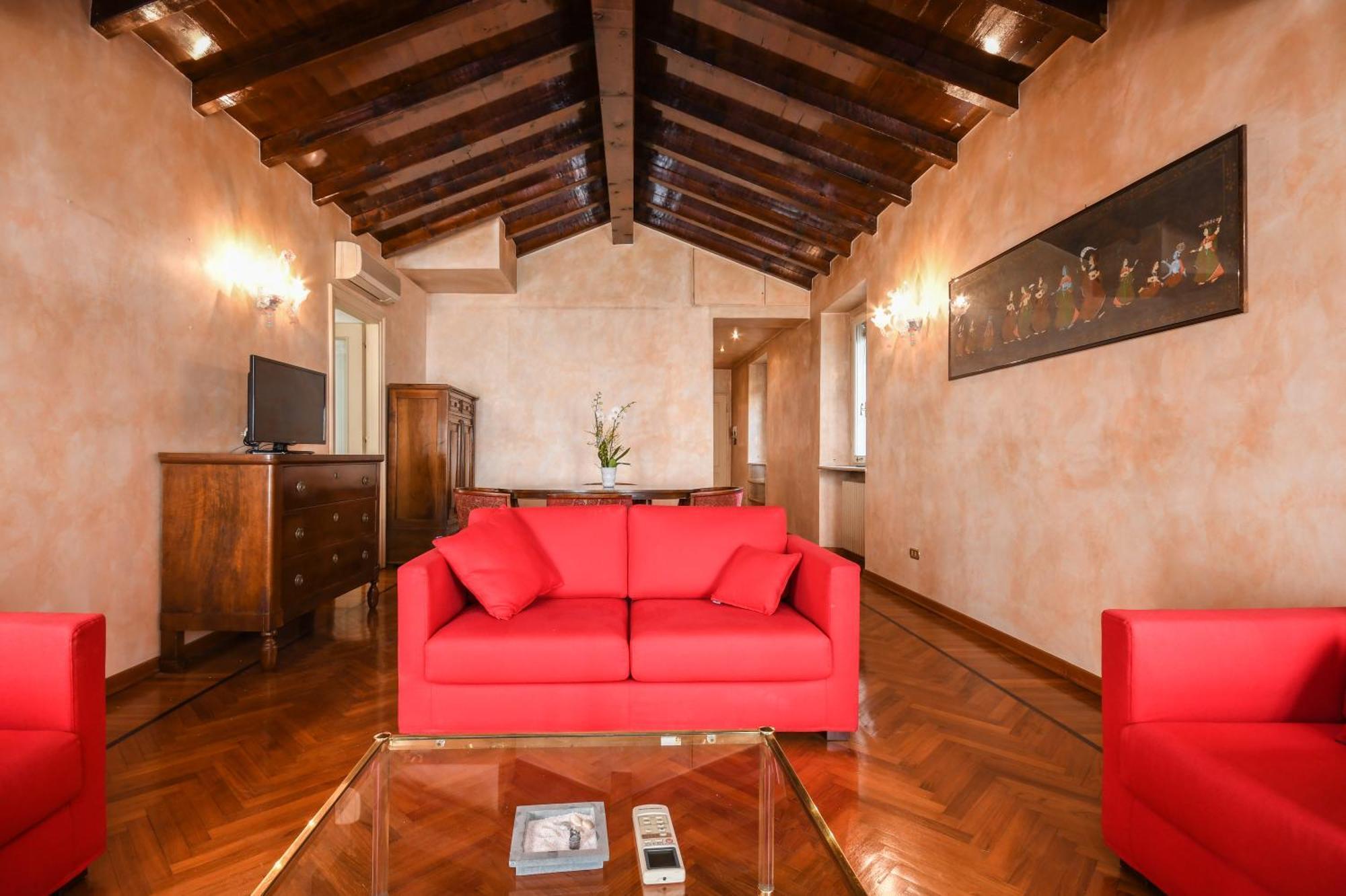 Hotel Vittoria Brescia Exterior photo A living room in a suite at the hotel