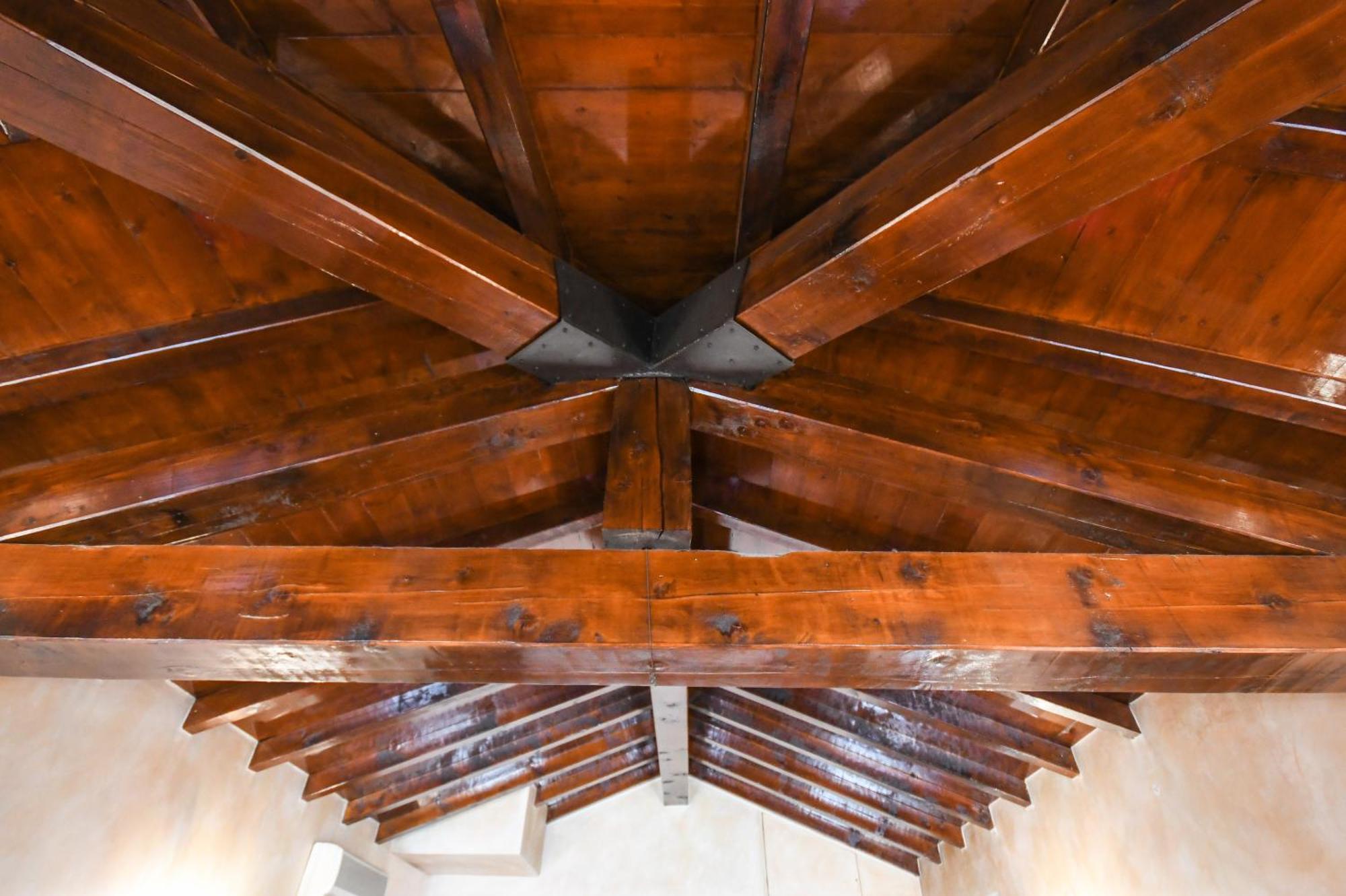 Hotel Vittoria Brescia Exterior photo The ceiling of the church